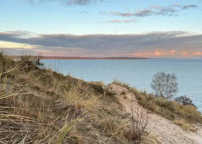 Elegant Minimalism In Near Vejle Fjord Feriehus *